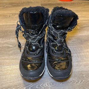 Sorel Whitney II patent winter boots